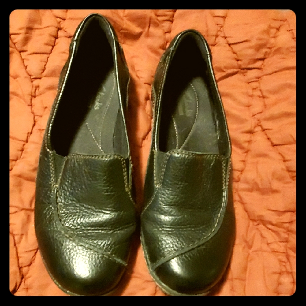 Clark's black leather loafers 8.5